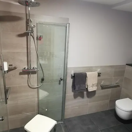 Auwer Hills - Om Stall * Auw bei Prum