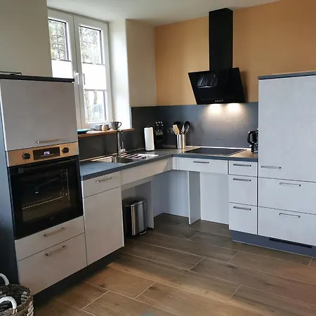 Auwer Hills - Om Stall