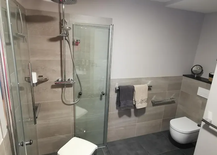 Auwer Hills - Om Stall * Auw bei Prum